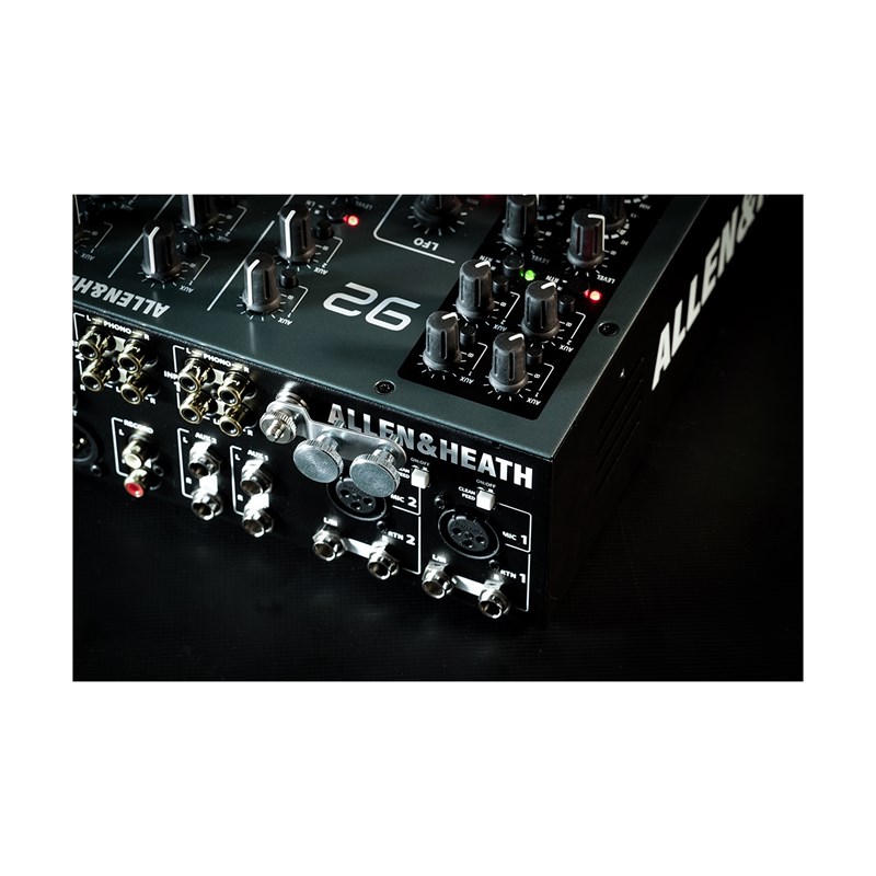 Console de Mixage Allen & Heath XONE-92-MK2 4 Voies Stéréo 2 AUX 2 OUT Stéréo - angle