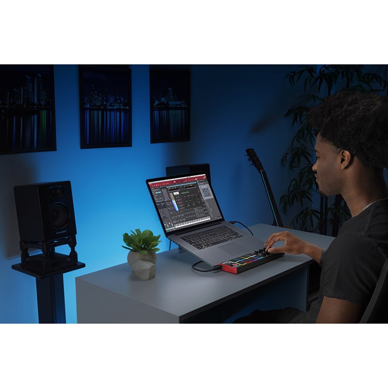 Contrôleur MIDI compact - 8 pads RVB + 8 potards USB - sample